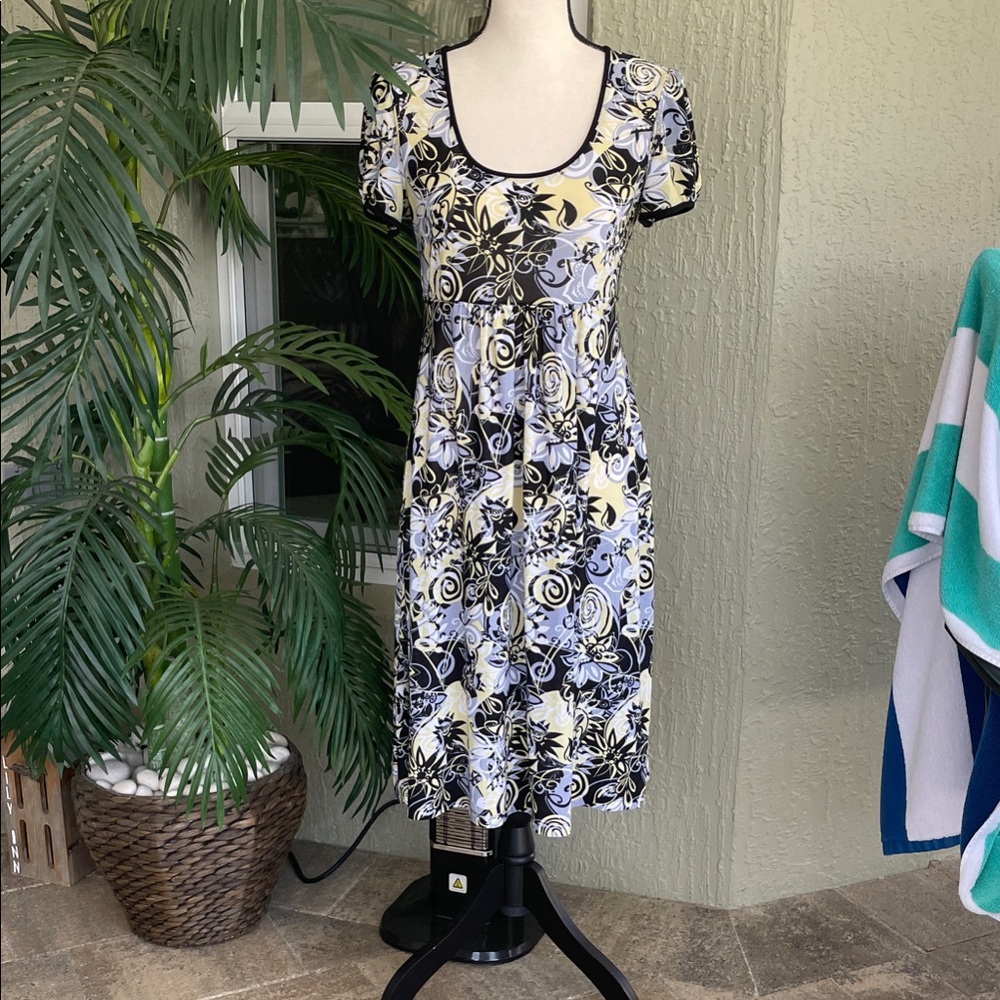 Floral Scoop Neck Women’s Dress in Black, White & Pale Yellow